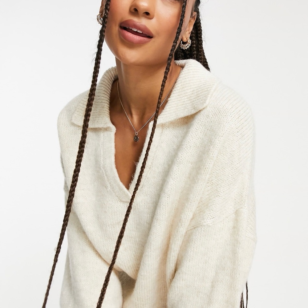 OVERSIZED CREAM COLLARED SWEATER